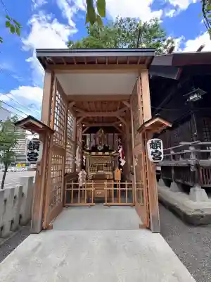 北海道神宮頓宮の{uncategorized: "未分類", other: "その他", undefined: "問題あり", building: "その他建物", grave: "お墓", sacred_gate: "鳥居", guardian: "狛犬", statue: "像", buddha: "仏像", history: "歴史", nature: "自然", garden: "庭園", animal: "動物", pagoda: "塔", temizu: "手水舎", mountain_gate: "山門・神門", sanctuary: "本殿・本堂", subordinate: "末社・摂社", art: "芸術", scenery: "景色", jizo: "地蔵", ema: "絵馬", goshuin: "御朱印", omikuji: "おみくじ", items: "授与品その他", amulet: "お守り", goshuincho: "御朱印帳", eats: "食事", festival: "お祭り", votive_dance: "神楽", shichigosan: "七五三参", wedding: "結婚式", experience: "体験その他", initially: "初詣", around: "周辺", anti_infection: "感染症対策"}