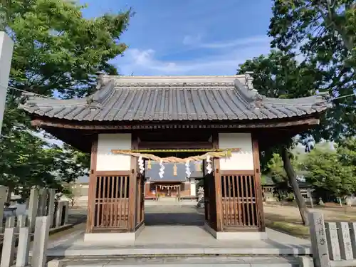 新羅神社の山門