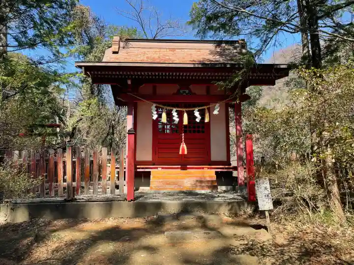伊勢ケ渕弁天宮の{uncategorized: "未分類", other: "その他", undefined: "問題あり", building: "その他建物", grave: "お墓", sacred_gate: "鳥居", guardian: "狛犬", statue: "像", buddha: "仏像", history: "歴史", nature: "自然", garden: "庭園", animal: "動物", pagoda: "塔", temizu: "手水舎", mountain_gate: "山門・神門", sanctuary: "本殿・本堂", subordinate: "末社・摂社", art: "芸術", scenery: "景色", jizo: "地蔵", ema: "絵馬", goshuin: "御朱印", omikuji: "おみくじ", items: "授与品その他", amulet: "お守り", goshuincho: "御朱印帳", eats: "食事", festival: "お祭り", votive_dance: "神楽", shichigosan: "七五三参", wedding: "結婚式", experience: "体験その他", initially: "初詣", around: "周辺", anti_infection: "感染症対策"}