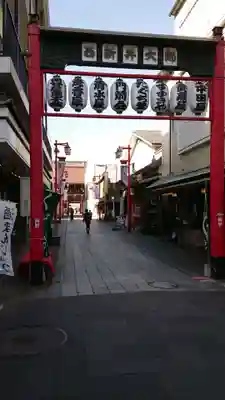 西新井大師総持寺の山門・神門