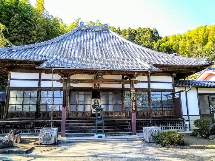 威徳寺の本殿・本堂