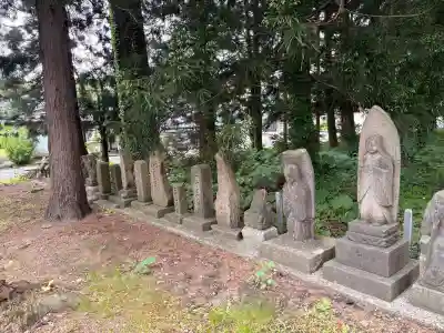浅舞八幡神社の{uncategorized: "未分類", other: "その他", undefined: "問題あり", building: "その他建物", grave: "お墓", sacred_gate: "鳥居", guardian: "狛犬", statue: "像", buddha: "仏像", history: "歴史", nature: "自然", garden: "庭園", animal: "動物", pagoda: "塔", temizu: "手水舎", mountain_gate: "山門・神門", sanctuary: "本殿・本堂", subordinate: "末社・摂社", art: "芸術", scenery: "景色", jizo: "地蔵", ema: "絵馬", goshuin: "御朱印", omikuji: "おみくじ", items: "授与品その他", amulet: "お守り", goshuincho: "御朱印帳", eats: "食事", festival: "お祭り", votive_dance: "神楽", shichigosan: "七五三参", wedding: "結婚式", experience: "体験その他", initially: "初詣", around: "周辺", anti_infection: "感染症対策"}