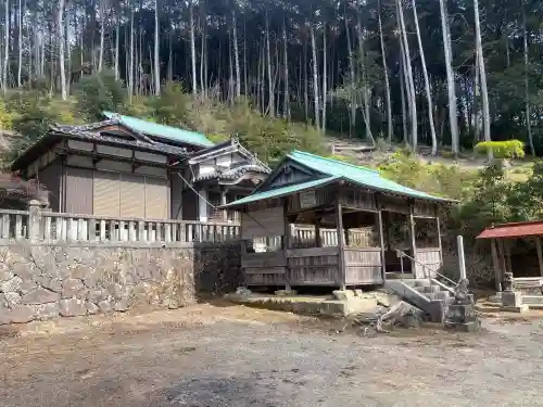 八幡神社の{uncategorized: "未分類", other: "その他", undefined: "問題あり", building: "その他建物", grave: "お墓", sacred_gate: "鳥居", guardian: "狛犬", statue: "像", buddha: "仏像", history: "歴史", nature: "自然", garden: "庭園", animal: "動物", pagoda: "塔", temizu: "手水舎", mountain_gate: "山門・神門", sanctuary: "本殿・本堂", subordinate: "末社・摂社", art: "芸術", scenery: "景色", jizo: "地蔵", ema: "絵馬", goshuin: "御朱印", omikuji: "おみくじ", items: "授与品その他", amulet: "お守り", goshuincho: "御朱印帳", eats: "食事", festival: "お祭り", votive_dance: "神楽", shichigosan: "七五三参", wedding: "結婚式", experience: "体験その他", initially: "初詣", around: "周辺", anti_infection: "感染症対策"}