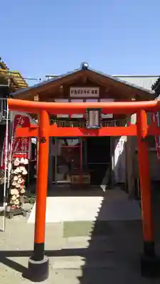 於菊稲荷神社の鳥居