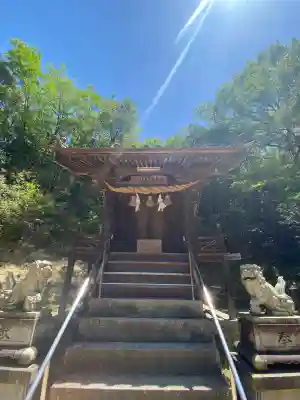 向日神社の{uncategorized: "未分類", other: "その他", undefined: "問題あり", building: "その他建物", grave: "お墓", sacred_gate: "鳥居", guardian: "狛犬", statue: "像", buddha: "仏像", history: "歴史", nature: "自然", garden: "庭園", animal: "動物", pagoda: "塔", temizu: "手水舎", mountain_gate: "山門・神門", sanctuary: "本殿・本堂", subordinate: "末社・摂社", art: "芸術", scenery: "景色", jizo: "地蔵", ema: "絵馬", goshuin: "御朱印", omikuji: "おみくじ", items: "授与品その他", amulet: "お守り", goshuincho: "御朱印帳", eats: "食事", festival: "お祭り", votive_dance: "神楽", shichigosan: "七五三参", wedding: "結婚式", experience: "体験その他", initially: "初詣", around: "周辺", anti_infection: "感染症対策"}