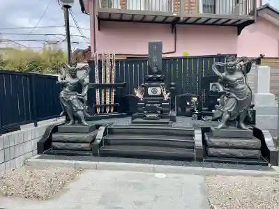 勧行寺の{uncategorized: "未分類", other: "その他", undefined: "問題あり", building: "その他建物", grave: "お墓", sacred_gate: "鳥居", guardian: "狛犬", statue: "像", buddha: "仏像", history: "歴史", nature: "自然", garden: "庭園", animal: "動物", pagoda: "塔", temizu: "手水舎", mountain_gate: "山門・神門", sanctuary: "本殿・本堂", subordinate: "末社・摂社", art: "芸術", scenery: "景色", jizo: "地蔵", ema: "絵馬", goshuin: "御朱印", omikuji: "おみくじ", items: "授与品その他", amulet: "お守り", goshuincho: "御朱印帳", eats: "食事", festival: "お祭り", votive_dance: "神楽", shichigosan: "七五三参", wedding: "結婚式", experience: "体験その他", initially: "初詣", around: "周辺", anti_infection: "感染症対策"}