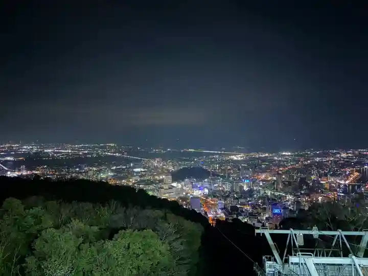 劔山神社の{uncategorized: "未分類", other: "その他", undefined: "問題あり", building: "その他建物", grave: "お墓", sacred_gate: "鳥居", guardian: "狛犬", statue: "像", buddha: "仏像", history: "歴史", nature: "自然", garden: "庭園", animal: "動物", pagoda: "塔", temizu: "手水舎", mountain_gate: "山門・神門", sanctuary: "本殿・本堂", subordinate: "末社・摂社", art: "芸術", scenery: "景色", jizo: "地蔵", ema: "絵馬", goshuin: "御朱印", omikuji: "おみくじ", items: "授与品その他", amulet: "お守り", goshuincho: "御朱印帳", eats: "食事", festival: "お祭り", votive_dance: "神楽", shichigosan: "七五三参", wedding: "結婚式", experience: "体験その他", initially: "初詣", around: "周辺", anti_infection: "感染症対策"}