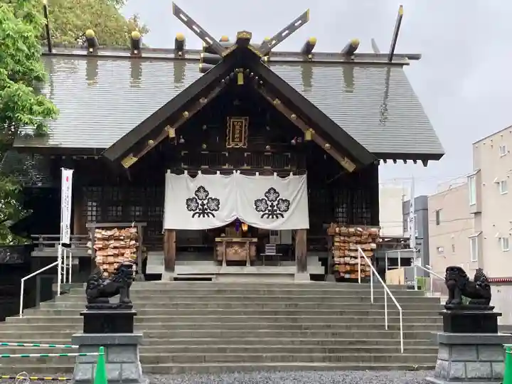 札幌諏訪神社の本殿・本堂