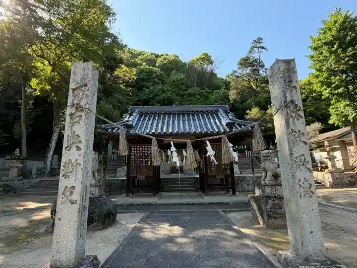 賀茂神社の{uncategorized: "未分類", other: "その他", undefined: "問題あり", building: "その他建物", grave: "お墓", sacred_gate: "鳥居", guardian: "狛犬", statue: "像", buddha: "仏像", history: "歴史", nature: "自然", garden: "庭園", animal: "動物", pagoda: "塔", temizu: "手水舎", mountain_gate: "山門・神門", sanctuary: "本殿・本堂", subordinate: "末社・摂社", art: "芸術", scenery: "景色", jizo: "地蔵", ema: "絵馬", goshuin: "御朱印", omikuji: "おみくじ", items: "授与品その他", amulet: "お守り", goshuincho: "御朱印帳", eats: "食事", festival: "お祭り", votive_dance: "神楽", shichigosan: "七五三参", wedding: "結婚式", experience: "体験その他", initially: "初詣", around: "周辺", anti_infection: "感染症対策"}