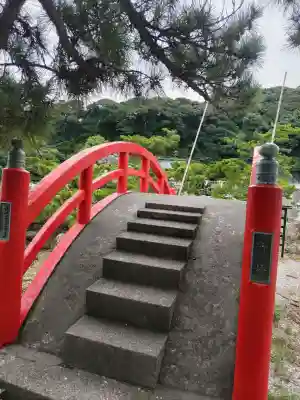 猪鼻湖神社の{uncategorized: "未分類", other: "その他", undefined: "問題あり", building: "その他建物", grave: "お墓", sacred_gate: "鳥居", guardian: "狛犬", statue: "像", buddha: "仏像", history: "歴史", nature: "自然", garden: "庭園", animal: "動物", pagoda: "塔", temizu: "手水舎", mountain_gate: "山門・神門", sanctuary: "本殿・本堂", subordinate: "末社・摂社", art: "芸術", scenery: "景色", jizo: "地蔵", ema: "絵馬", goshuin: "御朱印", omikuji: "おみくじ", items: "授与品その他", amulet: "お守り", goshuincho: "御朱印帳", eats: "食事", festival: "お祭り", votive_dance: "神楽", shichigosan: "七五三参", wedding: "結婚式", experience: "体験その他", initially: "初詣", around: "周辺", anti_infection: "感染症対策"}