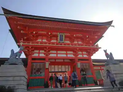 伏見稲荷大社の山門・神門