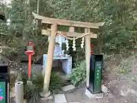 越木岩神社の{uncategorized: "未分類", other: "その他", undefined: "問題あり", building: "その他建物", grave: "お墓", sacred_gate: "鳥居", guardian: "狛犬", statue: "像", buddha: "仏像", history: "歴史", nature: "自然", garden: "庭園", animal: "動物", pagoda: "塔", temizu: "手水舎", mountain_gate: "山門・神門", sanctuary: "本殿・本堂", subordinate: "末社・摂社", art: "芸術", scenery: "景色", jizo: "地蔵", ema: "絵馬", goshuin: "御朱印", omikuji: "おみくじ", items: "授与品その他", amulet: "お守り", goshuincho: "御朱印帳", eats: "食事", festival: "お祭り", votive_dance: "神楽", shichigosan: "七五三参", wedding: "結婚式", experience: "体験その他", initially: "初詣", around: "周辺", anti_infection: "感染症対策"}