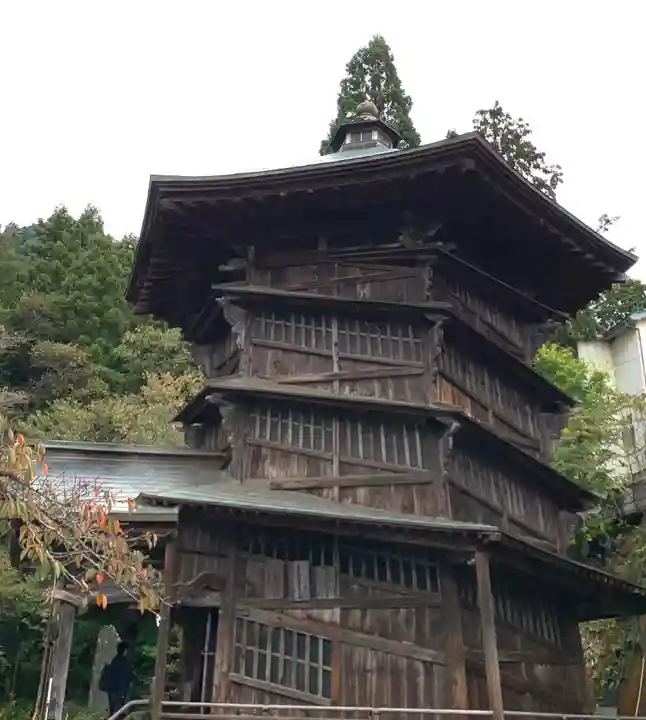 円通三匝堂(さざえ堂)の本殿・本堂