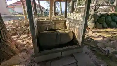 天神神社の{uncategorized: "未分類", other: "その他", undefined: "問題あり", building: "その他建物", grave: "お墓", sacred_gate: "鳥居", guardian: "狛犬", statue: "像", buddha: "仏像", history: "歴史", nature: "自然", garden: "庭園", animal: "動物", pagoda: "塔", temizu: "手水舎", mountain_gate: "山門・神門", sanctuary: "本殿・本堂", subordinate: "末社・摂社", art: "芸術", scenery: "景色", jizo: "地蔵", ema: "絵馬", goshuin: "御朱印", omikuji: "おみくじ", items: "授与品その他", amulet: "お守り", goshuincho: "御朱印帳", eats: "食事", festival: "お祭り", votive_dance: "神楽", shichigosan: "七五三参", wedding: "結婚式", experience: "体験その他", initially: "初詣", around: "周辺", anti_infection: "感染症対策"}