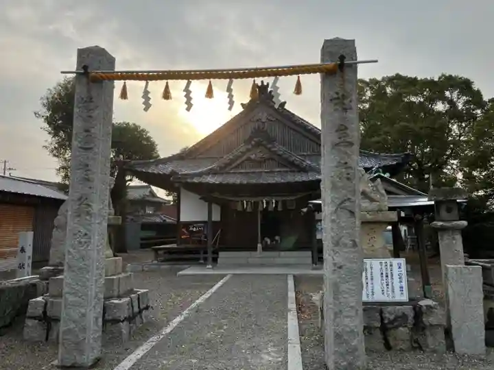 嘉母神社の本殿・本堂