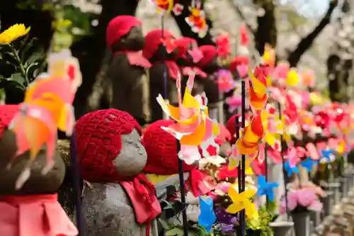 増上寺の{uncategorized: "未分類", other: "その他", undefined: "問題あり", building: "その他建物", grave: "お墓", sacred_gate: "鳥居", guardian: "狛犬", statue: "像", buddha: "仏像", history: "歴史", nature: "自然", garden: "庭園", animal: "動物", pagoda: "塔", temizu: "手水舎", mountain_gate: "山門・神門", sanctuary: "本殿・本堂", subordinate: "末社・摂社", art: "芸術", scenery: "景色", jizo: "地蔵", ema: "絵馬", goshuin: "御朱印", omikuji: "おみくじ", items: "授与品その他", amulet: "お守り", goshuincho: "御朱印帳", eats: "食事", festival: "お祭り", votive_dance: "神楽", shichigosan: "七五三参", wedding: "結婚式", experience: "体験その他", initially: "初詣", around: "周辺", anti_infection: "感染症対策"}