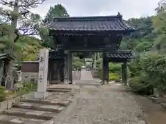 芳心寺の山門