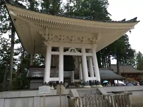 壇上伽藍の{uncategorized: "未分類", other: "その他", undefined: "問題あり", building: "その他建物", grave: "お墓", sacred_gate: "鳥居", guardian: "狛犬", statue: "像", buddha: "仏像", history: "歴史", nature: "自然", garden: "庭園", animal: "動物", pagoda: "塔", temizu: "手水舎", mountain_gate: "山門・神門", sanctuary: "本殿・本堂", subordinate: "末社・摂社", art: "芸術", scenery: "景色", jizo: "地蔵", ema: "絵馬", goshuin: "御朱印", omikuji: "おみくじ", items: "授与品その他", amulet: "お守り", goshuincho: "御朱印帳", eats: "食事", festival: "お祭り", votive_dance: "神楽", shichigosan: "七五三参", wedding: "結婚式", experience: "体験その他", initially: "初詣", around: "周辺", anti_infection: "感染症対策"}