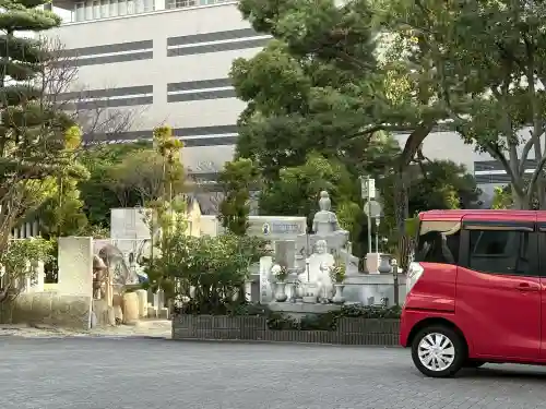 海清寺の{uncategorized: "未分類", other: "その他", undefined: "問題あり", building: "その他建物", grave: "お墓", sacred_gate: "鳥居", guardian: "狛犬", statue: "像", buddha: "仏像", history: "歴史", nature: "自然", garden: "庭園", animal: "動物", pagoda: "塔", temizu: "手水舎", mountain_gate: "山門・神門", sanctuary: "本殿・本堂", subordinate: "末社・摂社", art: "芸術", scenery: "景色", jizo: "地蔵", ema: "絵馬", goshuin: "御朱印", omikuji: "おみくじ", items: "授与品その他", amulet: "お守り", goshuincho: "御朱印帳", eats: "食事", festival: "お祭り", votive_dance: "神楽", shichigosan: "七五三参", wedding: "結婚式", experience: "体験その他", initially: "初詣", around: "周辺", anti_infection: "感染症対策"}