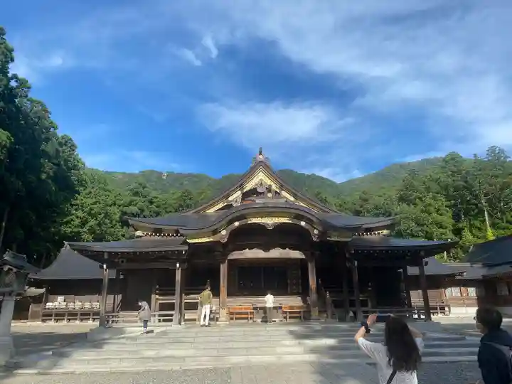 彌彦神社の本殿・本堂