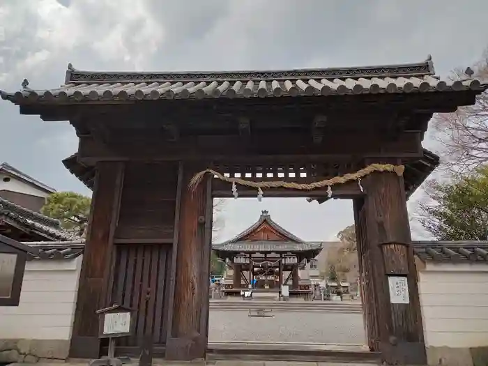 篠津神社の山門