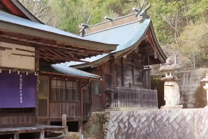 筒島神社の本殿