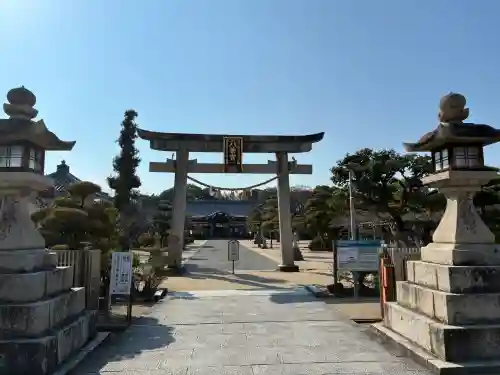 誉田八幡宮の{uncategorized: "未分類", other: "その他", undefined: "問題あり", building: "その他建物", grave: "お墓", sacred_gate: "鳥居", guardian: "狛犬", statue: "像", buddha: "仏像", history: "歴史", nature: "自然", garden: "庭園", animal: "動物", pagoda: "塔", temizu: "手水舎", mountain_gate: "山門・神門", sanctuary: "本殿・本堂", subordinate: "末社・摂社", art: "芸術", scenery: "景色", jizo: "地蔵", ema: "絵馬", goshuin: "御朱印", omikuji: "おみくじ", items: "授与品その他", amulet: "お守り", goshuincho: "御朱印帳", eats: "食事", festival: "お祭り", votive_dance: "神楽", shichigosan: "七五三参", wedding: "結婚式", experience: "体験その他", initially: "初詣", around: "周辺", anti_infection: "感染症対策"}