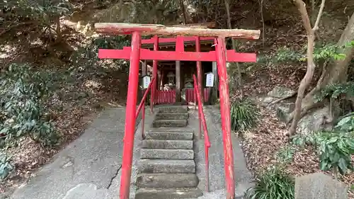 岩殿寺の末社