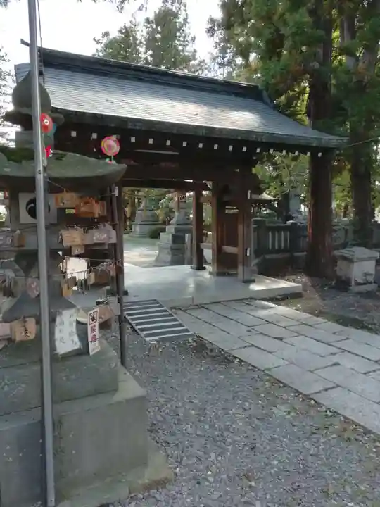 筑摩神社の山門・神門