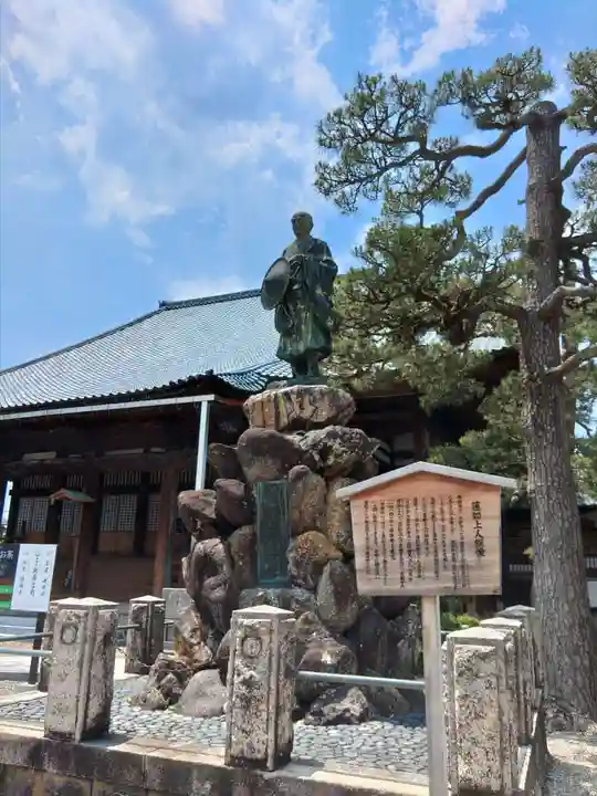御堂 陽願寺の像