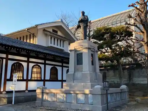 泉岳寺の像