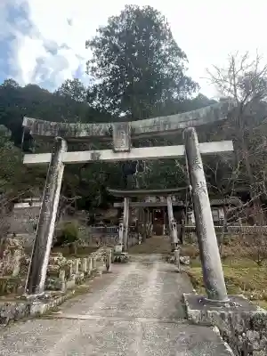 艮神社の{uncategorized: "未分類", other: "その他", undefined: "問題あり", building: "その他建物", grave: "お墓", sacred_gate: "鳥居", guardian: "狛犬", statue: "像", buddha: "仏像", history: "歴史", nature: "自然", garden: "庭園", animal: "動物", pagoda: "塔", temizu: "手水舎", mountain_gate: "山門・神門", sanctuary: "本殿・本堂", subordinate: "末社・摂社", art: "芸術", scenery: "景色", jizo: "地蔵", ema: "絵馬", goshuin: "御朱印", omikuji: "おみくじ", items: "授与品その他", amulet: "お守り", goshuincho: "御朱印帳", eats: "食事", festival: "お祭り", votive_dance: "神楽", shichigosan: "七五三参", wedding: "結婚式", experience: "体験その他", initially: "初詣", around: "周辺", anti_infection: "感染症対策"}