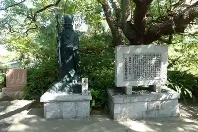 真田山 三光神社の像