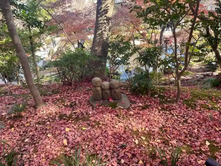 長谷寺の{uncategorized: "未分類", other: "その他", undefined: "問題あり", building: "その他建物", grave: "お墓", sacred_gate: "鳥居", guardian: "狛犬", statue: "像", buddha: "仏像", history: "歴史", nature: "自然", garden: "庭園", animal: "動物", pagoda: "塔", temizu: "手水舎", mountain_gate: "山門・神門", sanctuary: "本殿・本堂", subordinate: "末社・摂社", art: "芸術", scenery: "景色", jizo: "地蔵", ema: "絵馬", goshuin: "御朱印", omikuji: "おみくじ", items: "授与品その他", amulet: "お守り", goshuincho: "御朱印帳", eats: "食事", festival: "お祭り", votive_dance: "神楽", shichigosan: "七五三参", wedding: "結婚式", experience: "体験その他", initially: "初詣", around: "周辺", anti_infection: "感染症対策"}