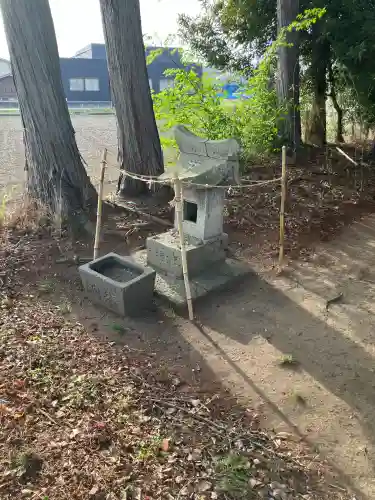 羽牛田町高龗神社の{uncategorized: "未分類", other: "その他", undefined: "問題あり", building: "その他建物", grave: "お墓", sacred_gate: "鳥居", guardian: "狛犬", statue: "像", buddha: "仏像", history: "歴史", nature: "自然", garden: "庭園", animal: "動物", pagoda: "塔", temizu: "手水舎", mountain_gate: "山門・神門", sanctuary: "本殿・本堂", subordinate: "末社・摂社", art: "芸術", scenery: "景色", jizo: "地蔵", ema: "絵馬", goshuin: "御朱印", omikuji: "おみくじ", items: "授与品その他", amulet: "お守り", goshuincho: "御朱印帳", eats: "食事", festival: "お祭り", votive_dance: "神楽", shichigosan: "七五三参", wedding: "結婚式", experience: "体験その他", initially: "初詣", around: "周辺", anti_infection: "感染症対策"}