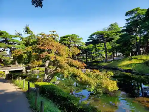 麓山弁財天の庭園