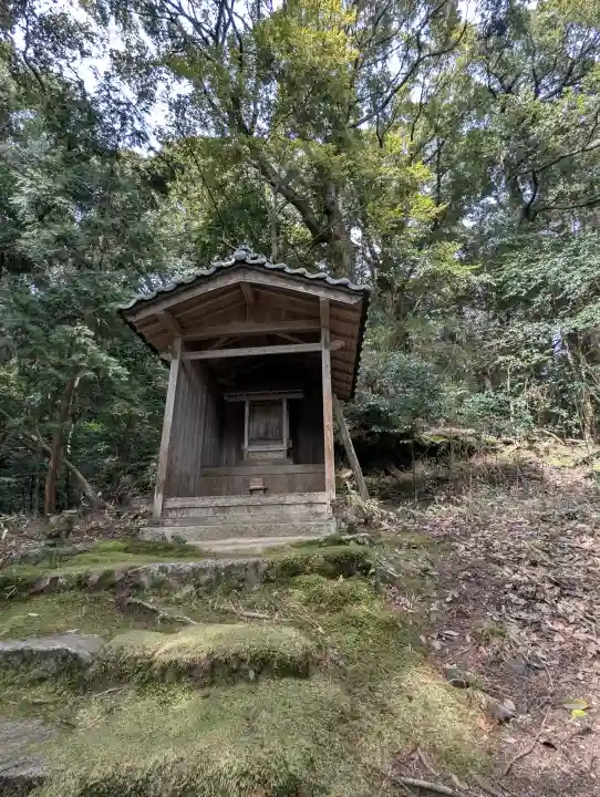 山王宮日吉神社の{uncategorized: "未分類", other: "その他", undefined: "問題あり", building: "その他建物", grave: "お墓", sacred_gate: "鳥居", guardian: "狛犬", statue: "像", buddha: "仏像", history: "歴史", nature: "自然", garden: "庭園", animal: "動物", pagoda: "塔", temizu: "手水舎", mountain_gate: "山門・神門", sanctuary: "本殿・本堂", subordinate: "末社・摂社", art: "芸術", scenery: "景色", jizo: "地蔵", ema: "絵馬", goshuin: "御朱印", omikuji: "おみくじ", items: "授与品その他", amulet: "お守り", goshuincho: "御朱印帳", eats: "食事", festival: "お祭り", votive_dance: "神楽", shichigosan: "七五三参", wedding: "結婚式", experience: "体験その他", initially: "初詣", around: "周辺", anti_infection: "感染症対策"}