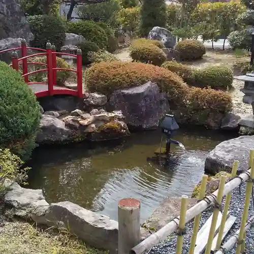 大鏑神社の庭園