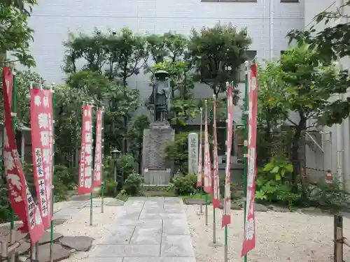薬研堀不動院(川崎大師東京別院)の像