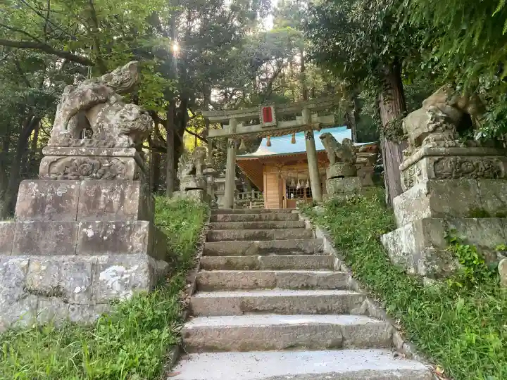赤猪岩神社の{uncategorized: "未分類", other: "その他", undefined: "問題あり", building: "その他建物", grave: "お墓", sacred_gate: "鳥居", guardian: "狛犬", statue: "像", buddha: "仏像", history: "歴史", nature: "自然", garden: "庭園", animal: "動物", pagoda: "塔", temizu: "手水舎", mountain_gate: "山門・神門", sanctuary: "本殿・本堂", subordinate: "末社・摂社", art: "芸術", scenery: "景色", jizo: "地蔵", ema: "絵馬", goshuin: "御朱印", omikuji: "おみくじ", items: "授与品その他", amulet: "お守り", goshuincho: "御朱印帳", eats: "食事", festival: "お祭り", votive_dance: "神楽", shichigosan: "七五三参", wedding: "結婚式", experience: "体験その他", initially: "初詣", around: "周辺", anti_infection: "感染症対策"}