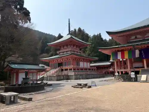 日吉大社の{uncategorized: "未分類", other: "その他", undefined: "問題あり", building: "その他建物", grave: "お墓", sacred_gate: "鳥居", guardian: "狛犬", statue: "像", buddha: "仏像", history: "歴史", nature: "自然", garden: "庭園", animal: "動物", pagoda: "塔", temizu: "手水舎", mountain_gate: "山門・神門", sanctuary: "本殿・本堂", subordinate: "末社・摂社", art: "芸術", scenery: "景色", jizo: "地蔵", ema: "絵馬", goshuin: "御朱印", omikuji: "おみくじ", items: "授与品その他", amulet: "お守り", goshuincho: "御朱印帳", eats: "食事", festival: "お祭り", votive_dance: "神楽", shichigosan: "七五三参", wedding: "結婚式", experience: "体験その他", initially: "初詣", around: "周辺", anti_infection: "感染症対策"}