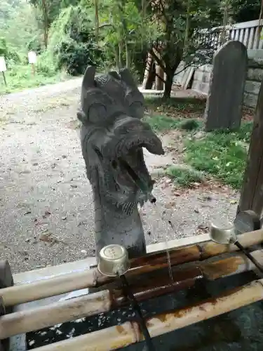 安房神社の手水舎