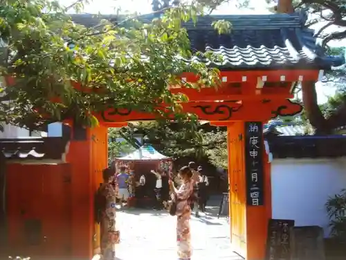 金剛寺（八坂庚申堂）の山門・神門