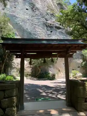花窟神社の山門・神門