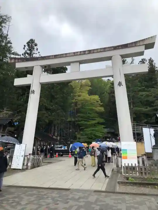 諏訪大社の{uncategorized: "未分類", other: "その他", undefined: "問題あり", building: "その他建物", grave: "お墓", sacred_gate: "鳥居", guardian: "狛犬", statue: "像", buddha: "仏像", history: "歴史", nature: "自然", garden: "庭園", animal: "動物", pagoda: "塔", temizu: "手水舎", mountain_gate: "山門・神門", sanctuary: "本殿・本堂", subordinate: "末社・摂社", art: "芸術", scenery: "景色", jizo: "地蔵", ema: "絵馬", goshuin: "御朱印", omikuji: "おみくじ", items: "授与品その他", amulet: "お守り", goshuincho: "御朱印帳", eats: "食事", festival: "お祭り", votive_dance: "神楽", shichigosan: "七五三参", wedding: "結婚式", experience: "体験その他", initially: "初詣", around: "周辺", anti_infection: "感染症対策"}
