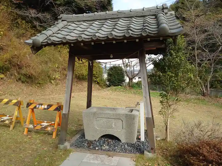 挙張神社の手水舎