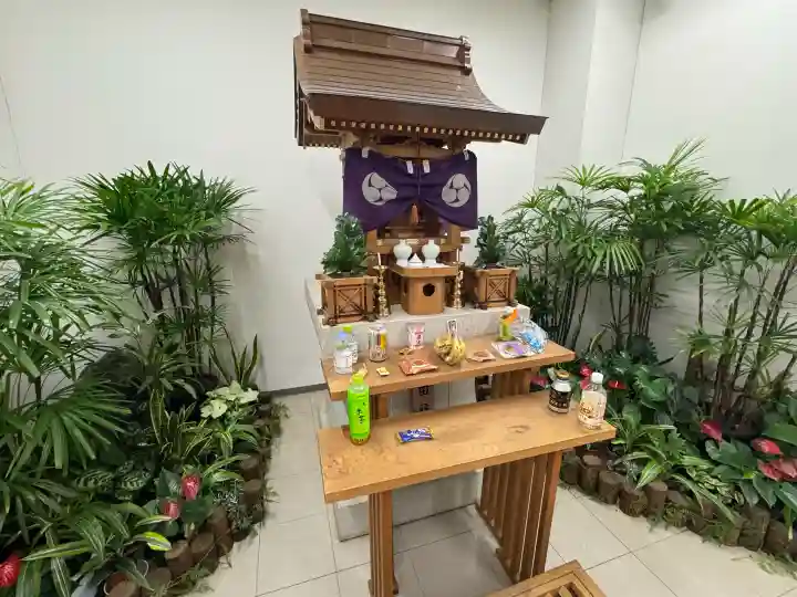 羽田航空神社の{uncategorized: "未分類", other: "その他", undefined: "問題あり", building: "その他建物", grave: "お墓", sacred_gate: "鳥居", guardian: "狛犬", statue: "像", buddha: "仏像", history: "歴史", nature: "自然", garden: "庭園", animal: "動物", pagoda: "塔", temizu: "手水舎", mountain_gate: "山門・神門", sanctuary: "本殿・本堂", subordinate: "末社・摂社", art: "芸術", scenery: "景色", jizo: "地蔵", ema: "絵馬", goshuin: "御朱印", omikuji: "おみくじ", items: "授与品その他", amulet: "お守り", goshuincho: "御朱印帳", eats: "食事", festival: "お祭り", votive_dance: "神楽", shichigosan: "七五三参", wedding: "結婚式", experience: "体験その他", initially: "初詣", around: "周辺", anti_infection: "感染症対策"}