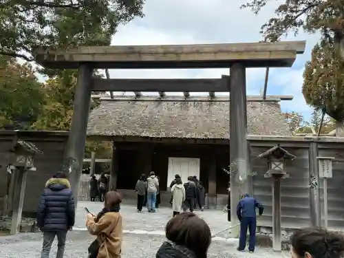 伊勢神宮外宮（豊受大神宮）の{uncategorized: "未分類", other: "その他", undefined: "問題あり", building: "その他建物", grave: "お墓", sacred_gate: "鳥居", guardian: "狛犬", statue: "像", buddha: "仏像", history: "歴史", nature: "自然", garden: "庭園", animal: "動物", pagoda: "塔", temizu: "手水舎", mountain_gate: "山門・神門", sanctuary: "本殿・本堂", subordinate: "末社・摂社", art: "芸術", scenery: "景色", jizo: "地蔵", ema: "絵馬", goshuin: "御朱印", omikuji: "おみくじ", items: "授与品その他", amulet: "お守り", goshuincho: "御朱印帳", eats: "食事", festival: "お祭り", votive_dance: "神楽", shichigosan: "七五三参", wedding: "結婚式", experience: "体験その他", initially: "初詣", around: "周辺", anti_infection: "感染症対策"}