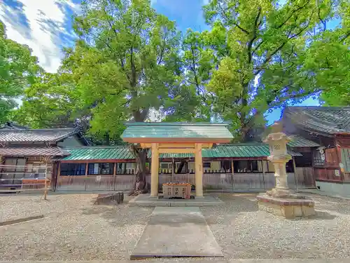 六所社（下飯田）の手水舎