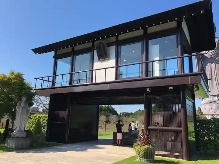 東本願寺本廟 牛久浄苑(牛久大仏)の山門・神門